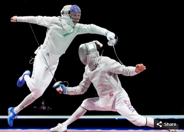34. 24 Temmuz 2021'de Junghwan Kim (KOR), Makuhari Messe Hall B'de düzenlenen Tokyo 2020 Olimpiyat Oyunları'ndaki eskrim maçında.