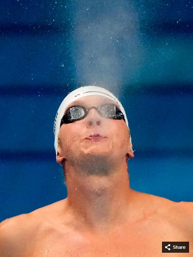 40. 27 Temmuz 2021'de Kieran Smith (ABD) Tokyo Su Sporları Merkezi'ndeki Tokyo 2020 Olimpiyatları'nda erkekler 400 metre serbest stil elemelerinde yarışmaya hazırlanıyor.