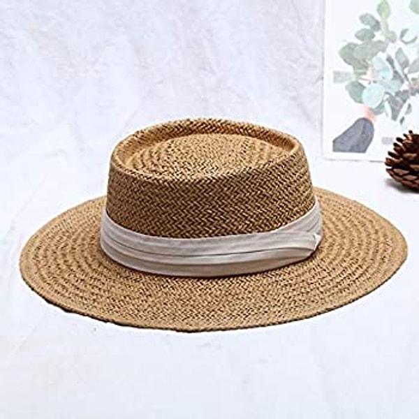 12. Güneşten ve sıcaktan korunmak için en şık yöntemlerden biri, hasır şapka!
