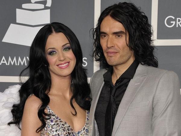 6. 2010'da Katy Perry, bir zamanlar nişanlısı olan Russell Brand'e 200.000 dolarlık uzaya gitmek için bir bilet aldı.
