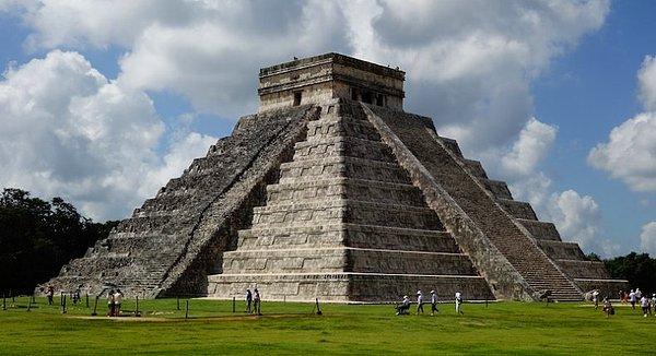 9. Dünyanın 7 harikasından biri olan "Chichen Itza Piramidi" hangi ülkededir?
