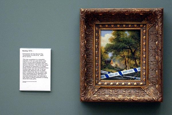 Yıl 2003 olduğunda Banksy, İngiltere'deki güvenlik düzenlemelerini reddettiğini gösteren bir eserini Tate Britain Galeri'sine gidip başka bir eserin yanına astı.
