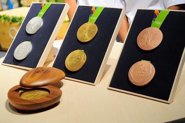 İtalya ve Malezya'da altın madalya kazanan bir sporcuya yaklaşık 2 milyon TL ödeniyor.