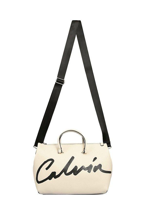 5. Calvin Klein el çantası hem çok şık hem de çok kullanışlı bir parça. Şu anda da indirimde!