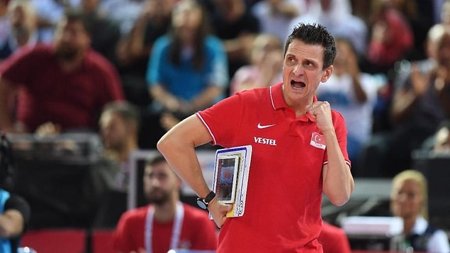Bugünlerde Filenin Sultanları ile birlikte Olimpiyat Oyunları'nda yarışan İtalyan antrenör bizden biri olduğunu çoktan kanıtladı.