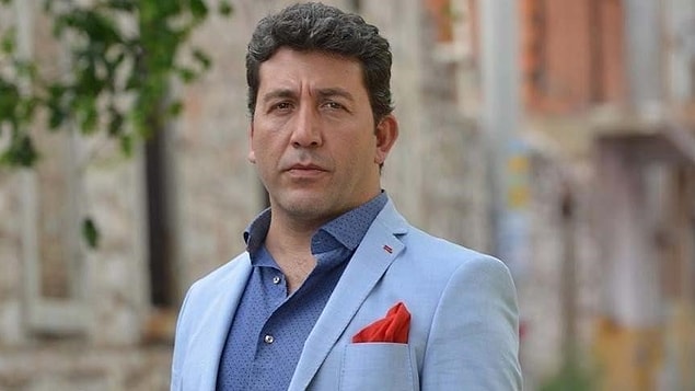 Oyuncu Emre Kınay, Instagram hesabından yaptığı videolu paylaşımda, orman yangınlarıyla ilgili görüşlerini paylaştı. “Saçmasapan şeyler dönüp duruyor. Bir, abim ablam Marmaris’te, yeğenim Selimiye’de. Durdurulmuş bir yangın yok. Bir kere her şeyden önce onu söyleyeyim” diyen Kınay, TRT’ye tepki göstererek, “Söylediği yalanlar ortalıkta. Aleni yalan niye söylenir, onu gidip oraya sorun” ifadelerini kullandı.