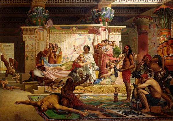 11. Kleopatra Antonius ile bir eğlencede kokteyle 10 milyon sesterce yani 16,7 milyon dolar harcayabileceğine dair iddiaya girmiş.