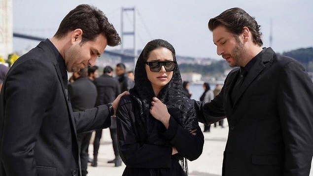 Dizinin en renkli ve şahsına münhasır karakterlerinden biri olan Zehra'yı da yeni sezonda göremeyeceğimiz konuşuluyor.