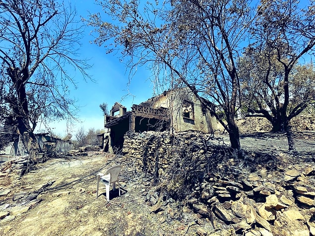 13:27 Antalya'da 35 mahalle tamamen, 15 mahalle kısmen tahliye edildi.
