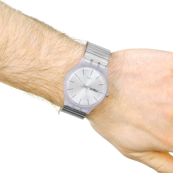 6. Uzun ömürlü spor bir aksesuar için Swatch saat modellerini seçenekleriniz arasına ekleyebilirsiniz.