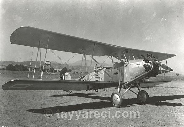 2. Curtiss Fledgling 2 C1 Eğitim Uçağı (1946'ya kadar 8 adet üretilir ve ilk üretim 1401 numaralı uçak İran'a hediye edilir.)