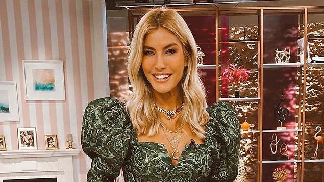 Bu kısa dedikodudan sonra Çağla Şıkel'in güzelliğinin nasıl tescillendiğine, yani Miss Turkey Güzellik Yarışması'nda birinci olduğu yıllara gidiyoruz.