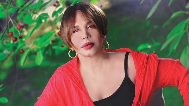 Aksu, ilk kez 1983 yılında Eurovision şarkı yarışmasına katılmaya karar verdi. Türkiye elemelerine, söz ve müziği Ali Kocatepe'ye ait olan "Heyamola" şarkısıyla katıldı.