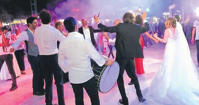 7. "Damat ve gelinin babası yumruklaştılar."