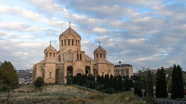 1. En eski manastır ve kiliselerin ülkesidir.