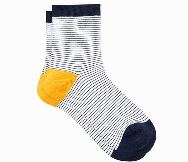 9. Çizgili soket çorapları çok seveceksiniz.