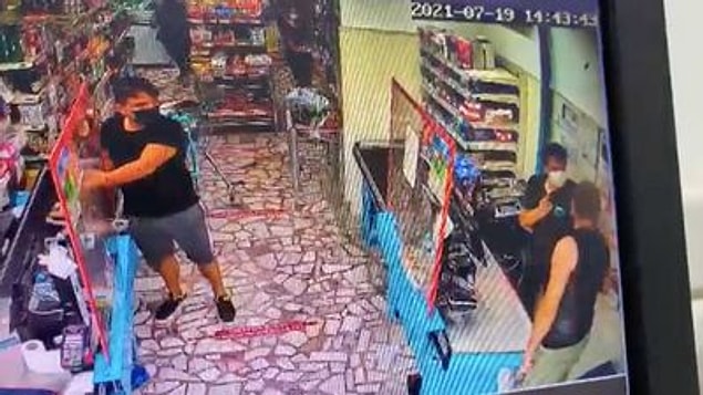 11. Markette çalışan bir kasiyerin alışveriş sonrası kasaya gelen çifte indirimli ürünler arasında 'Orkid var' demesi üstüne saldırıya uğraması.