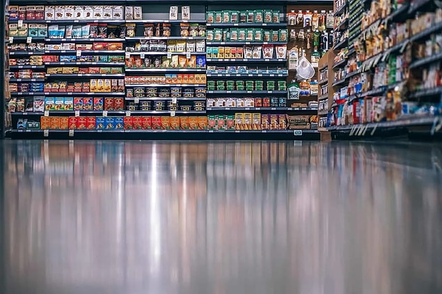 14. Durumu olmayan insanların gelip alışveriş yapabileceği marketler bulunuyor.