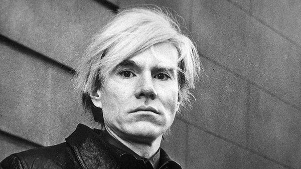 8. Pop Art sanat akımının öncüsü Andy Warhol, resimlerini oksitlemek için idrar kullanıyordu.