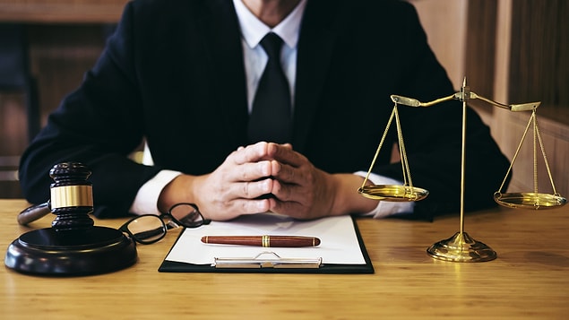 8. Ücretsiz Avukat diye bir şey varmış, bu işi stajyerlere mi yaptırıyorlar?