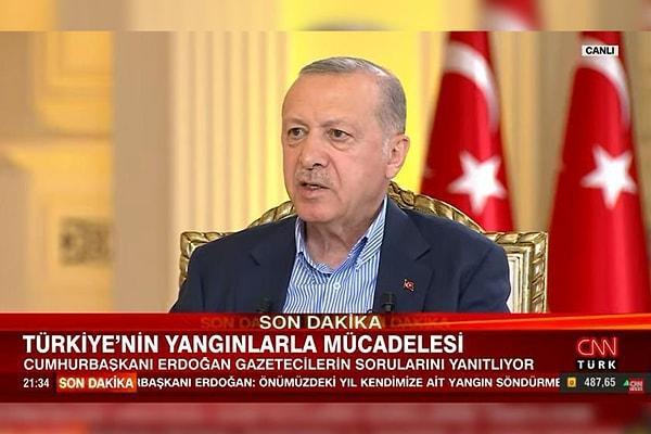 Canlı yayın sırasında birçok soruya tartışmalı cevaplar veren Recep Tayyip Erdoğan, sanatçıları da es geçmedi. Cumhurbaşkanı Erdoğan'a sanatçıların başkanlık sistemi eleştirileri soruldu.