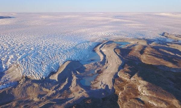 Temmuz sonundan bu yana Grönland'daki buz tabakasında her gün yaklaşık 8 milyon metrik ton erime yaşanıyor.
