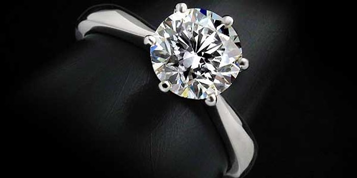 Bu Tektaş Yüzüklerden Hangisinin Daha Pahalı Olduğunu Bulabilecek misin?