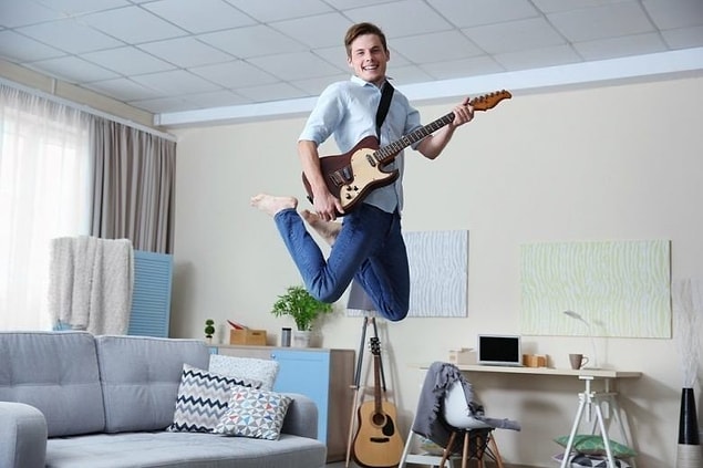 7. Apartmanda gürültü yapan, sürekli kavga eden ve rahatsızlık veren komşu var. Ne yapmalı?