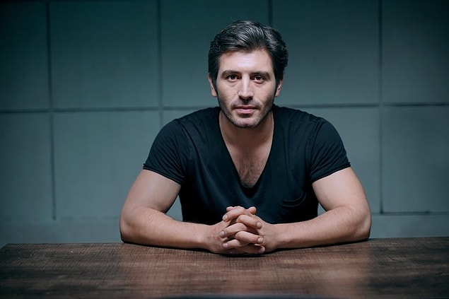 Daha önce Sıfır Bir, Çukur ve Alev Alev dizileriyle büyük beğeni toplayan oyuncu, gerçekten şahane bir seçim olur.