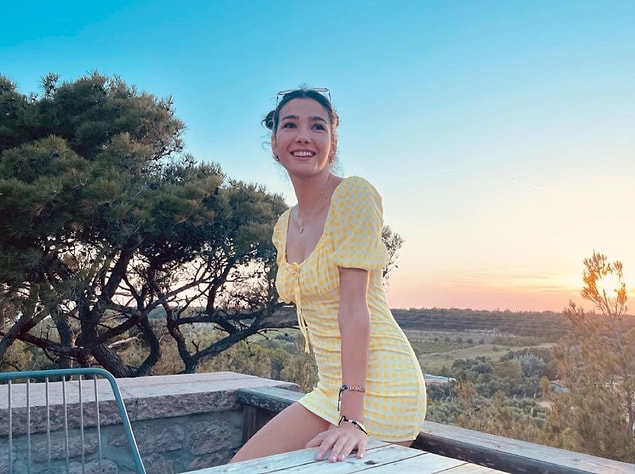 Kendisini aynı zamanda 2014 Miss Turkey üçüncülüğüyle de biliyoruz.