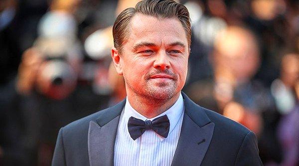 9. Leonardo DiCaprio ise söylentilere göre haftada bir kez duş alıyormuş ve doğaya zararlı olduğu gerekçesiyle deodorant kullanmıyormuş.