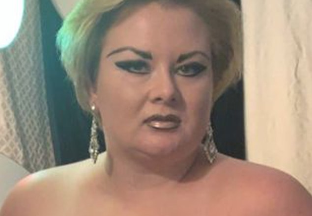 İnternet sitesinde Michael'ın ruhunun kendi bedenini ele geçirdiğini iddia eden kadın, ikilinin artık her şeyi beraber yaptıklarını söylüyor.