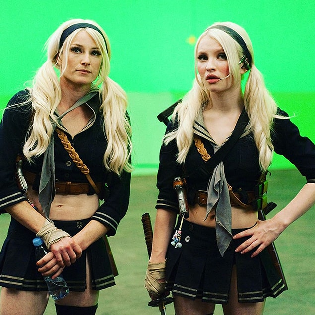 29. 'Sucker Punch' filminde Emily Browning'in dublörü olan Heidi Moneymaker, bu kareleri paylaşarak 'Film çekimlerinde ejderhaları öldürmek çok keyifliydi' yazmış.