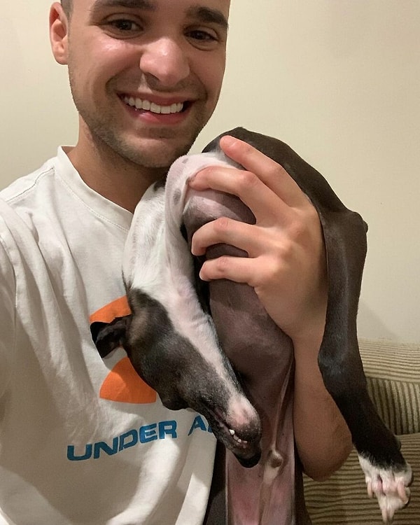 Спарки не любит быть в центре внимания и делает все возможное, чтобы этого избежать