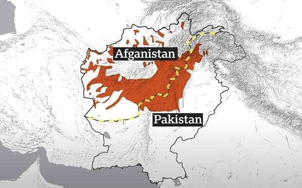 Önce coğrafya... Fotoğrafta gördüğünüz sınır yaklaşık 100 yıl önce İngilizler tarafından masa başında çizilir. Ancak bu sınırı şimdiye kadar hiçbir Afgan hükumeti tanımaz.