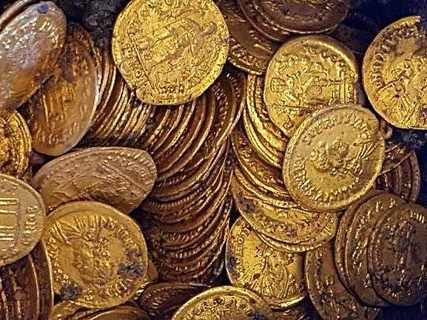 6. 2012'de Wesley Carrington adında bir İngiliz bir metal dedektörü satın almıştır ve 20 dakika içinde Roma Çağından kalma 100 bin sterlin değerinde altın bulmuştur.