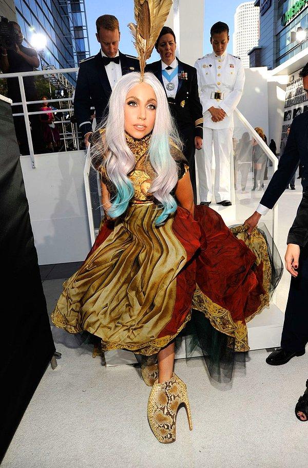 10. Lady Gaga'nın Alexander McQueen platform ayakkabıları.
