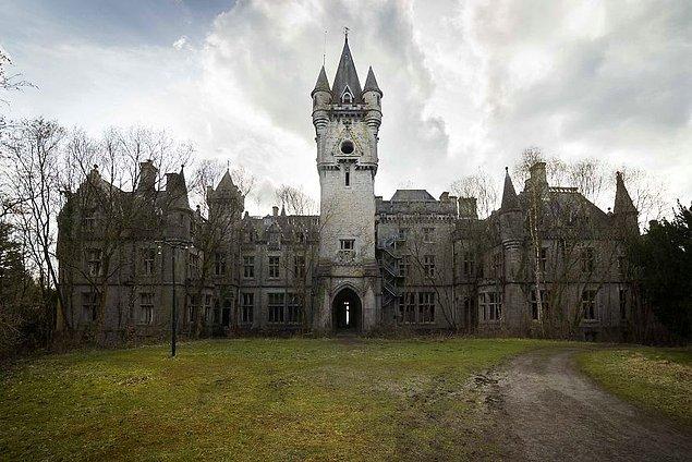 12. Belçika'da terk edilmiş bir kale