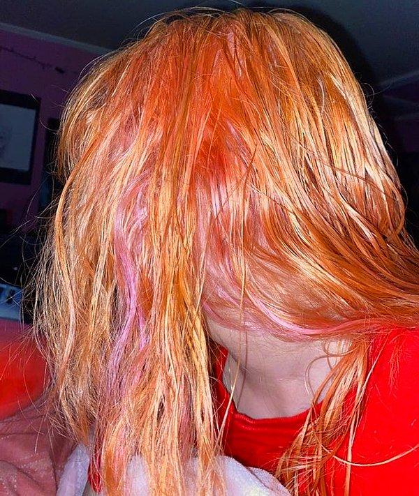 3. "Bu yaz için ciklet pembesi istemiştim ama turuncu bir saçım oldu."