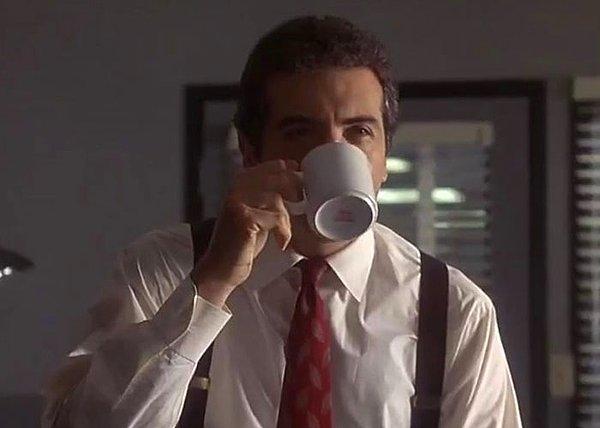 15. "Sarhoş karakterin bir fincan kahve içtikten 5 dakika sonra ayılması..."