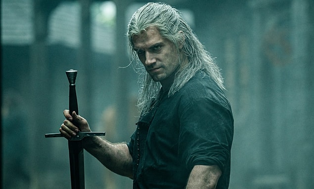 'Stranger Things' dizisinin yıldızı Winona Ryder ve 'The Witcher' dizisinin yıldızı Henry Cavill ise 400 bin dolar alıyor.