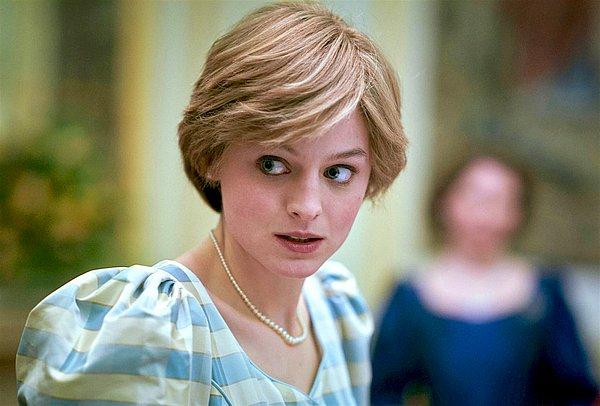 13. Emma Corrin, menajerine "hayalindeki rolün" Diana olduğunu ve 'The Crown' gibi bir dizide oynamak istediğini söylemiş.