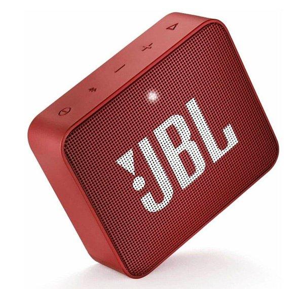 4. Çalışma alanınızı biraz hareketlendirmek için JBL taşınabilir hoparlörünüzün sesini açmanız gerekiyor! 💃