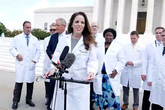 "Bu paylaşımı yapan kişiler America's Frontline Doctors grubuydu. Bu grupta yer alan Dr. Stella Immanuel, daha önce yumurtalık kistlerinin 'kötü ruhlarla cinsel birliktelik' yaşamaktan kaynaklandığını söylemişti."
