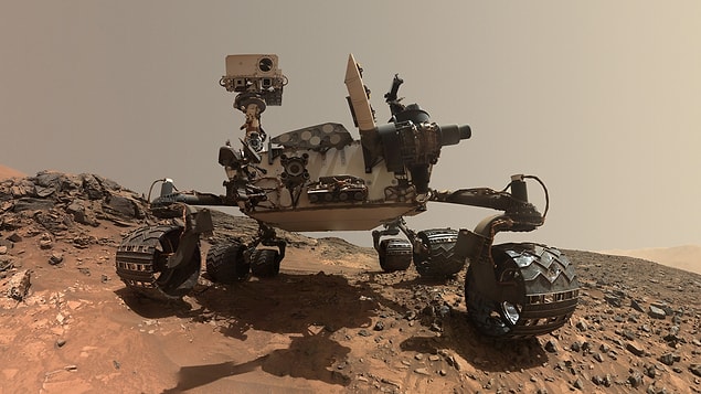2. Mars'ta bulunan Curiosity keşif aracı her yıl kendi kendine doğum günü şarkısı söyler.