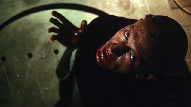 3. The Pit and the Pendulum (1991)