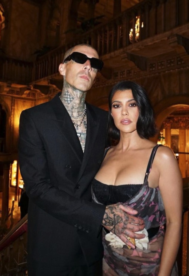 Müzisyen Travis Barker ile birlikte olan Kourtney bu aşkın her anına takipçilerini de ortak ediyor.
