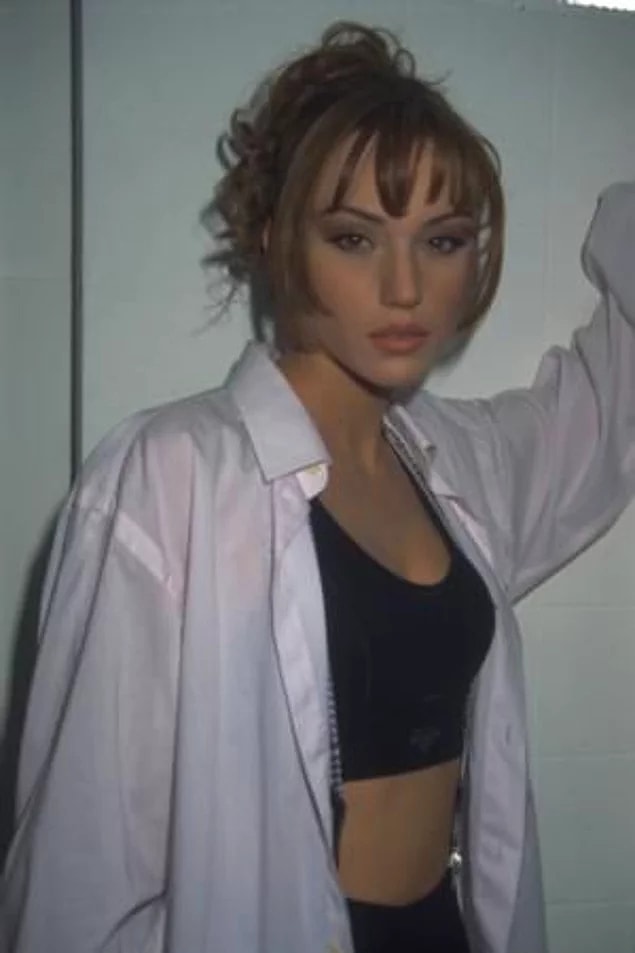 Siz de ilk bakışta Ebru Gündeş zannetmediniz mi?