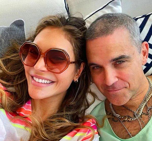 2. Dünyaca ünlü şarkıcı Robbie Williams'ın eşi Ayda Field Türkçe öğrenirken yaptığı paylaşımlarla epeyce bir konuşuldu.