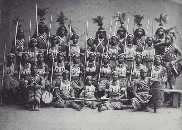 Dahomey Amazonları'nın işi çok zor olsa da herhangi bir çatışma yaşamadıklarında kralın tüm imkanlarını tadabiliyorlardı.